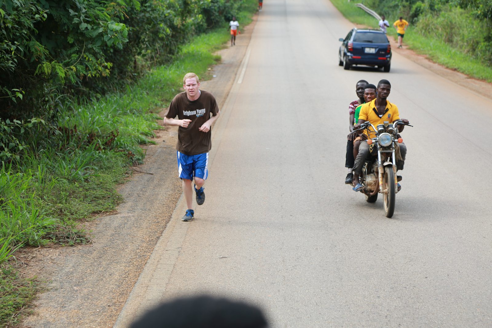 A runner with the motorbike escort alongside